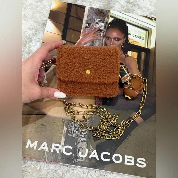 Universal Thread Teddy Crossbody Bag – Brown with Chain Strap - Picture 8 of 9